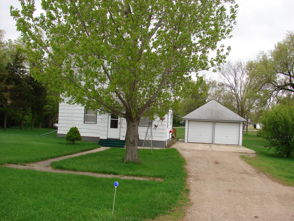 307 E 4th