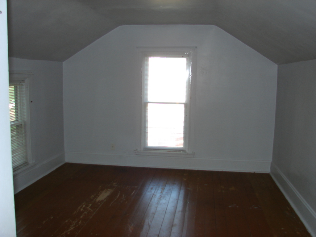 307 E 4th