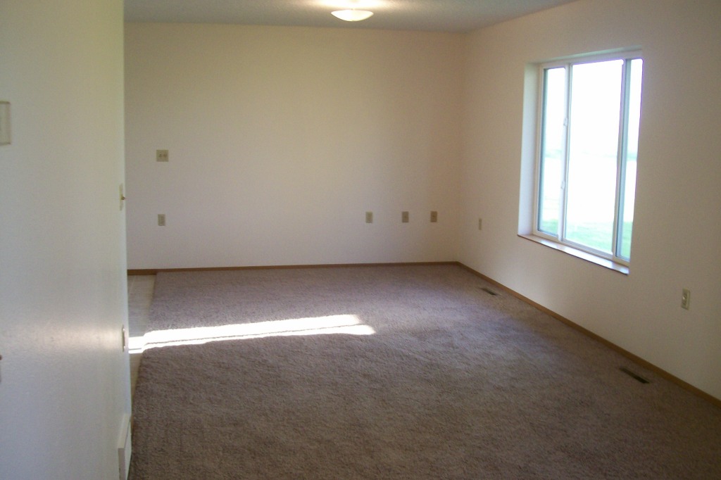 100 8TH St