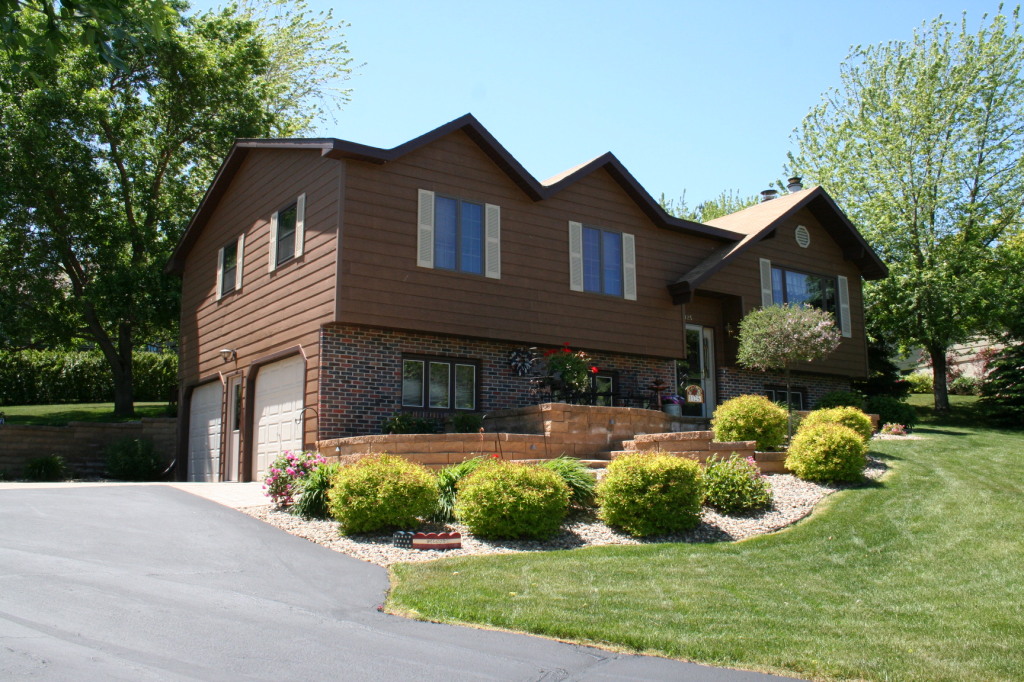 1125 CHALKSTONE Dr