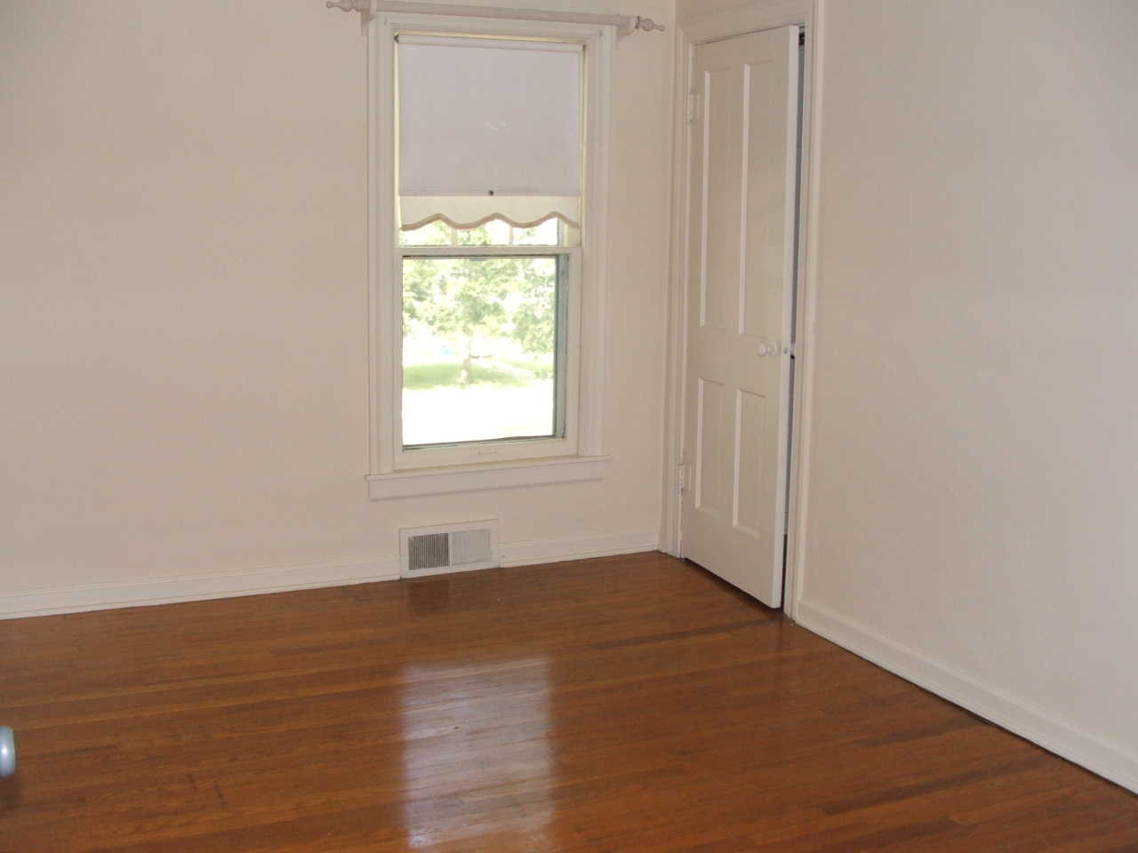 1035 E 5th