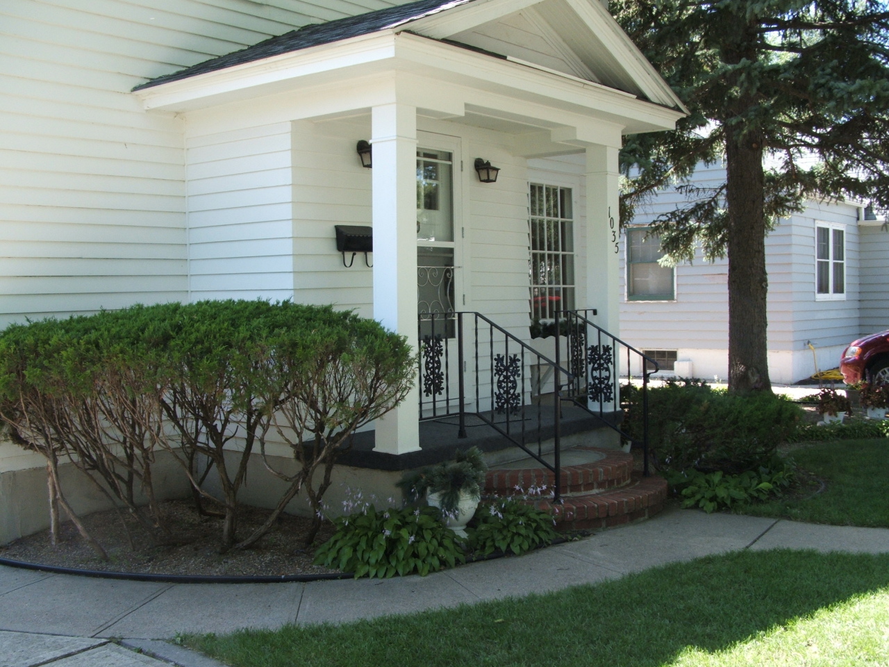 1035 E 5th