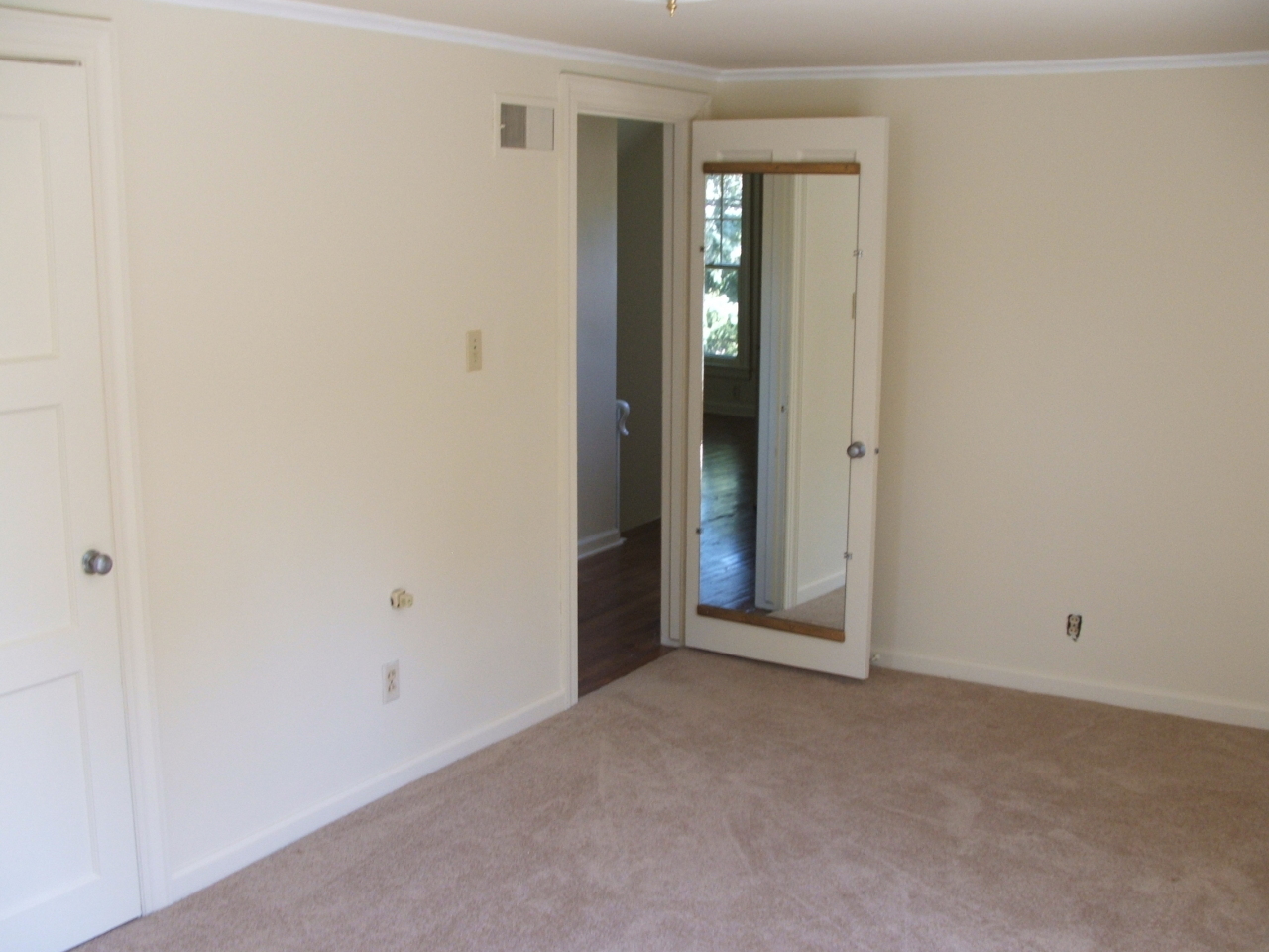 1035 E 5th