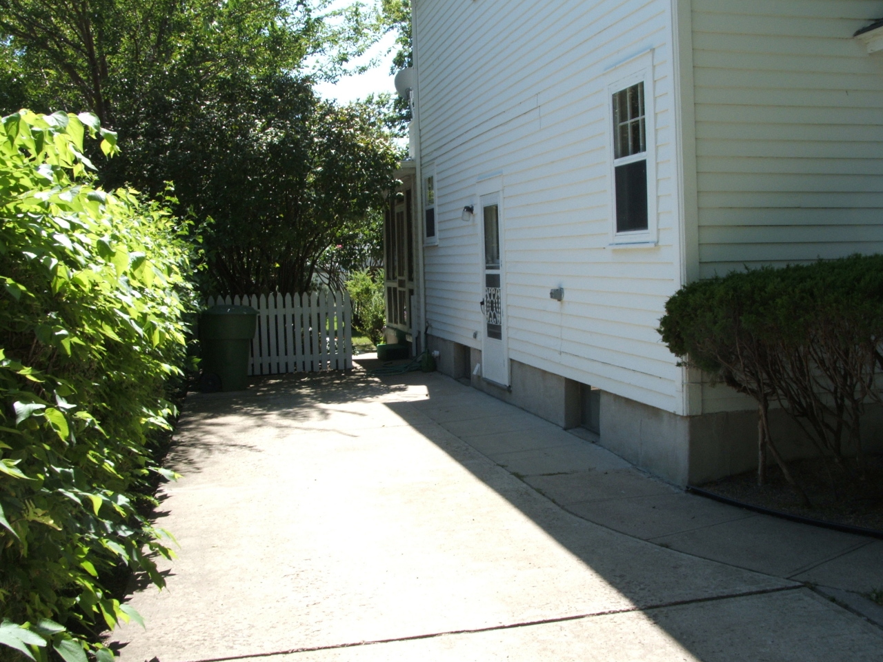 1035 E 5th