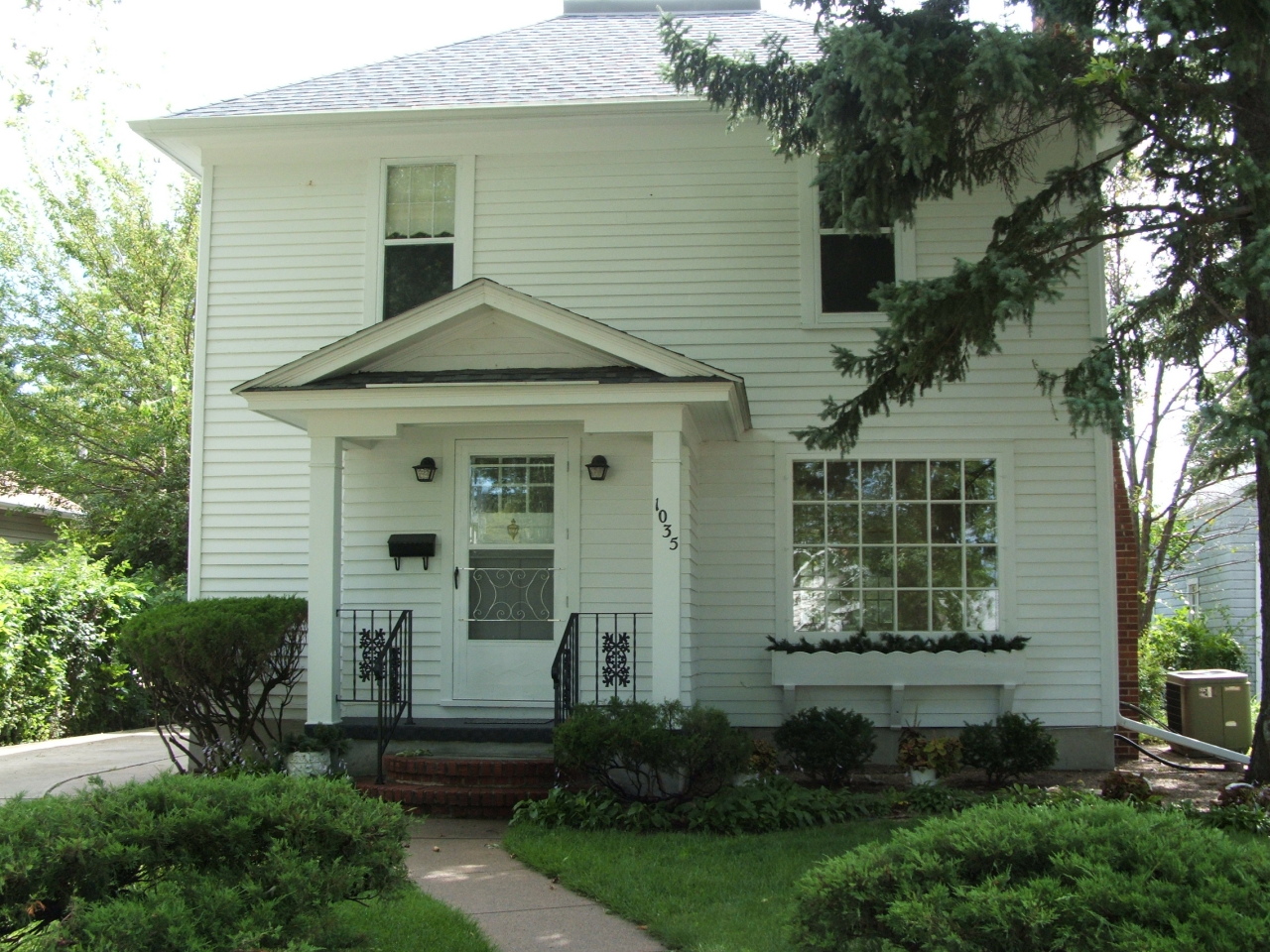 1035 E 5th