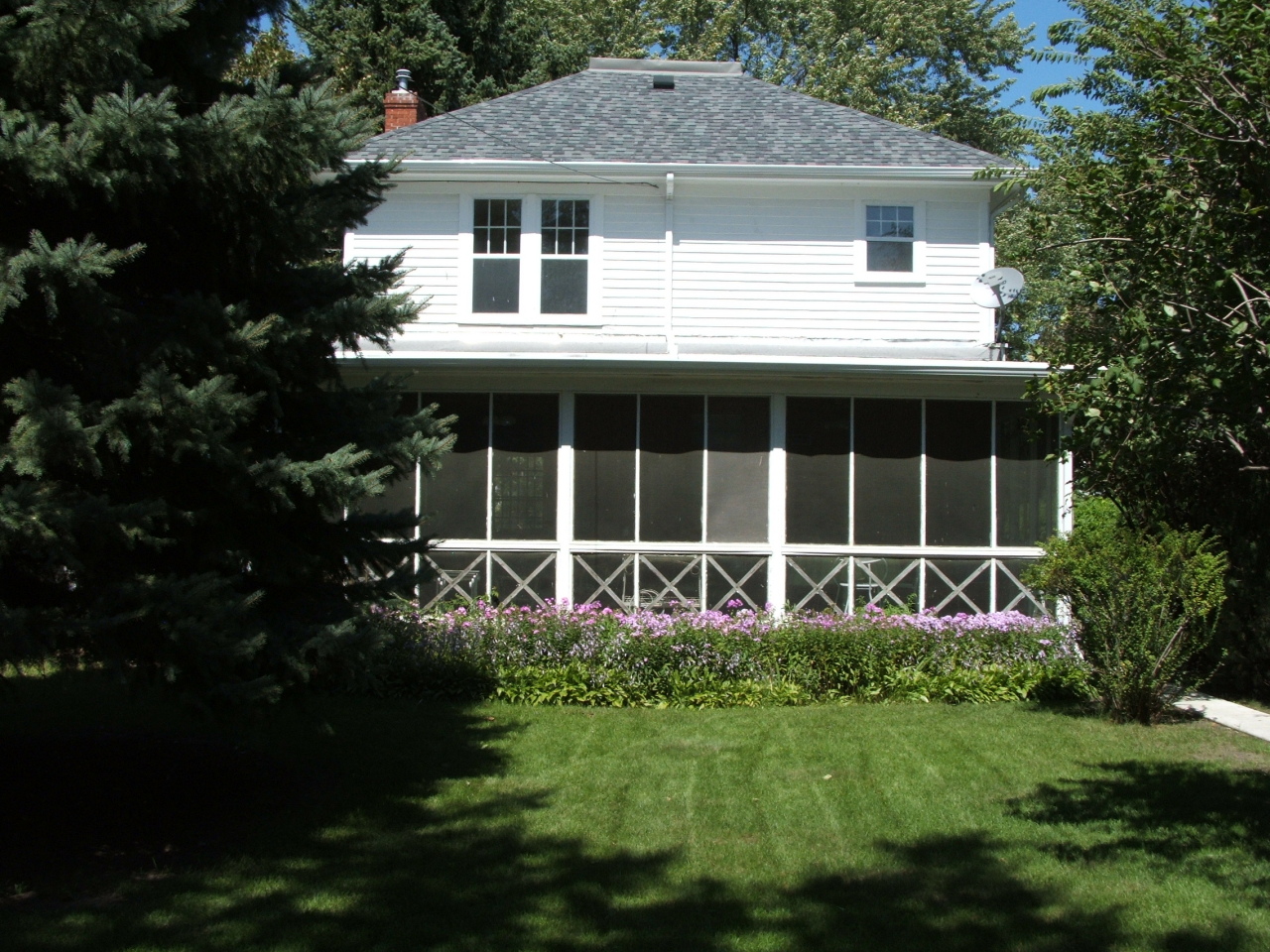 1035 E 5th