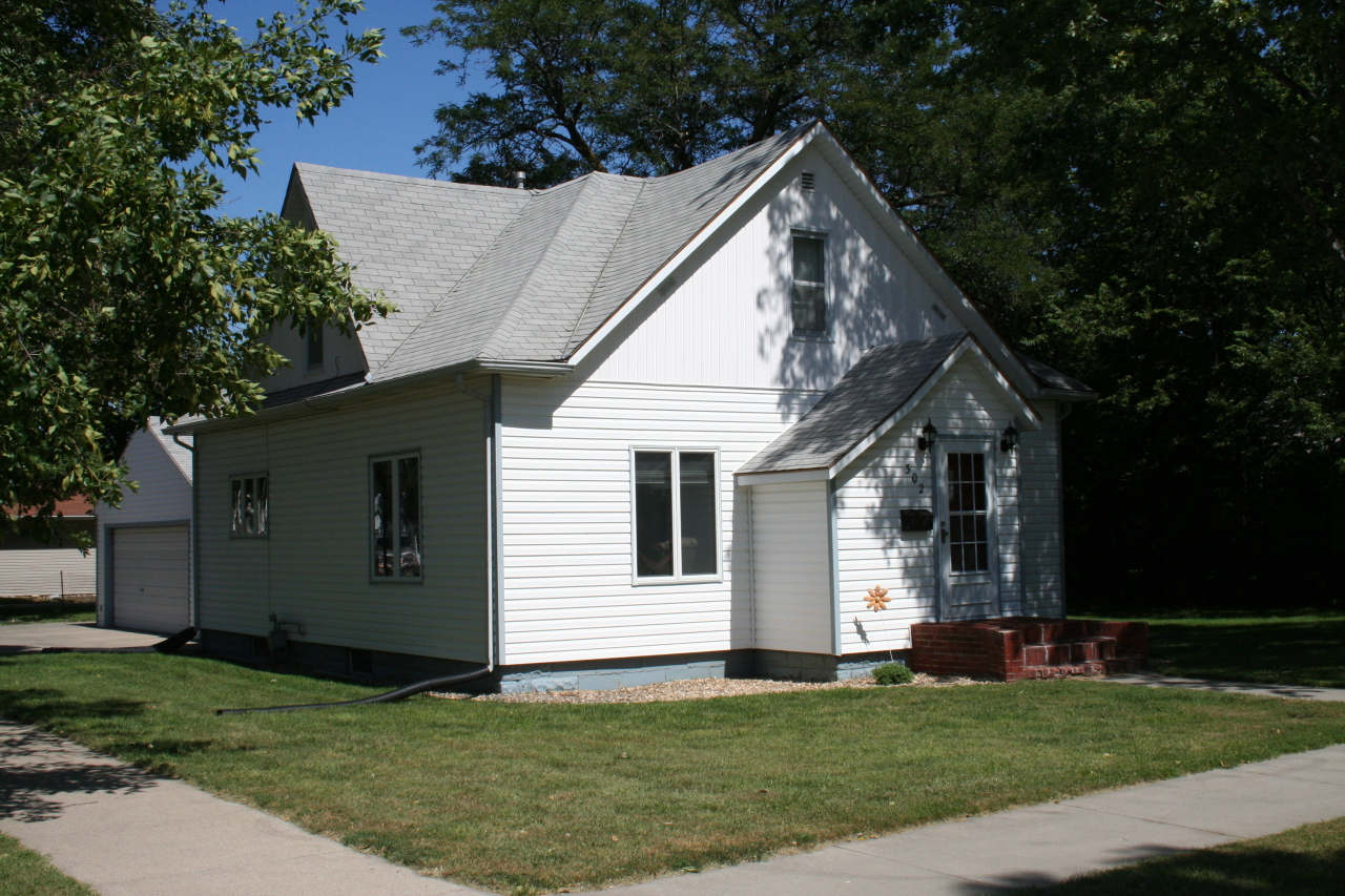 302 E 10TH Ave