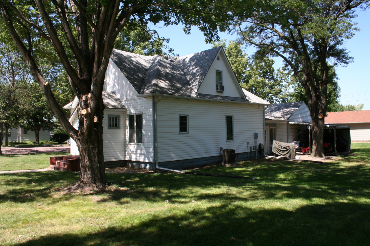 302 E 10TH Ave