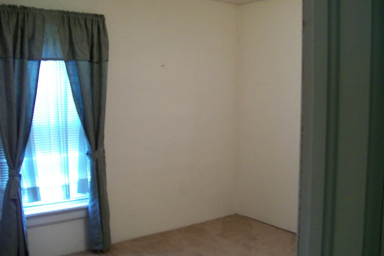 907 N College Ave