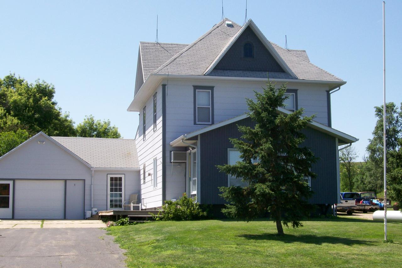 907 N College Ave