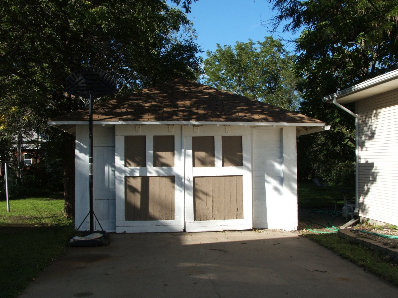106 E WASHINGTON Ave