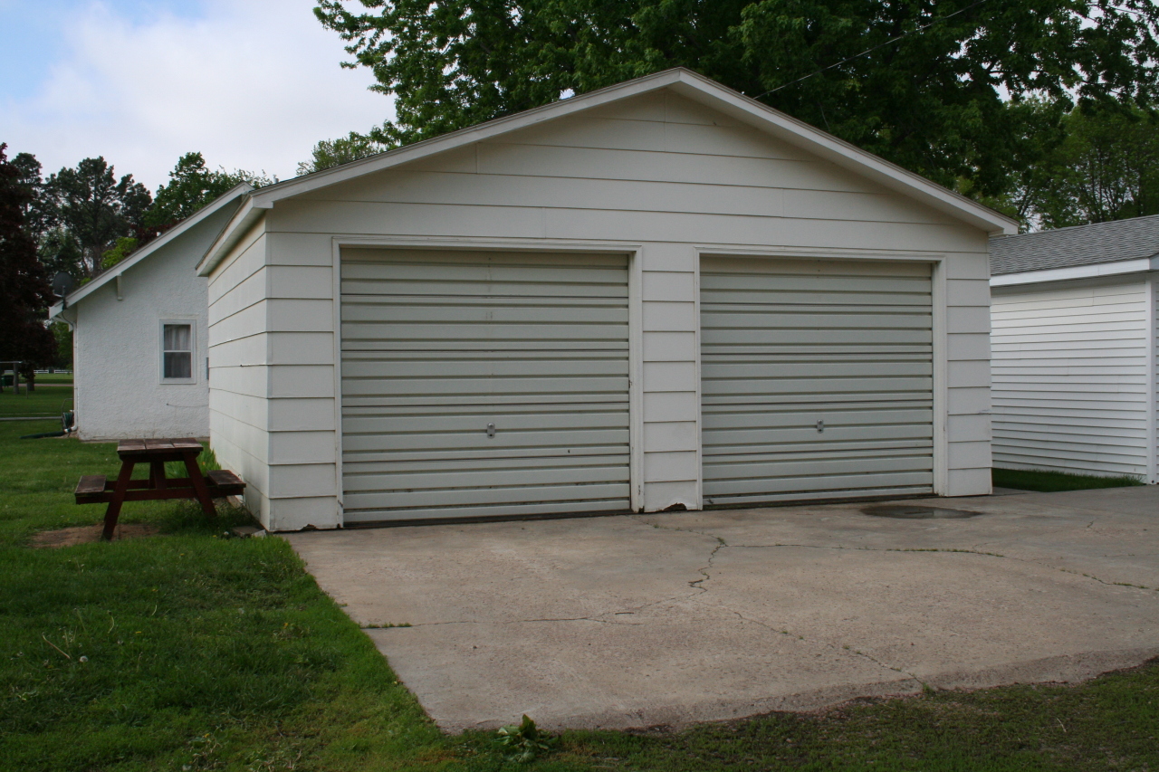 1024 E Hanson
