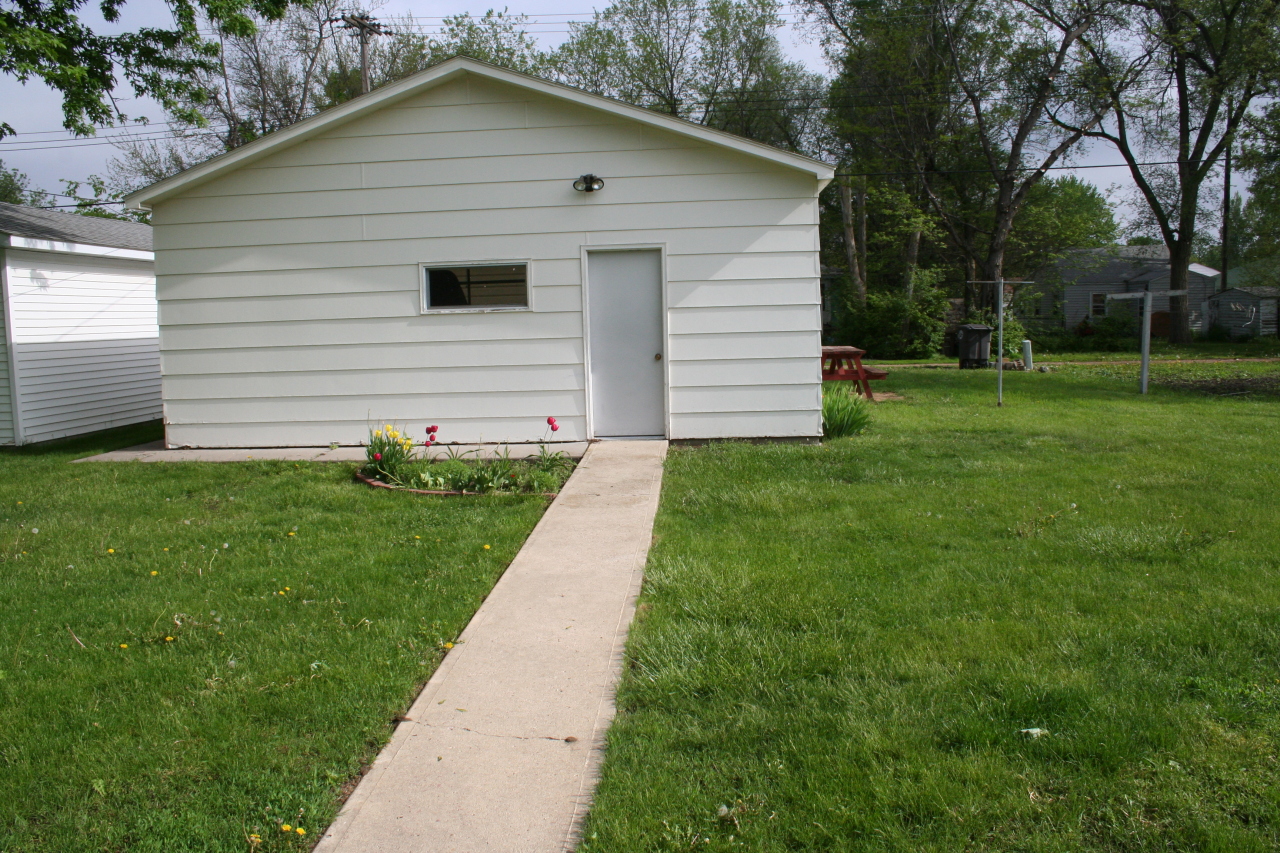 1024 E Hanson