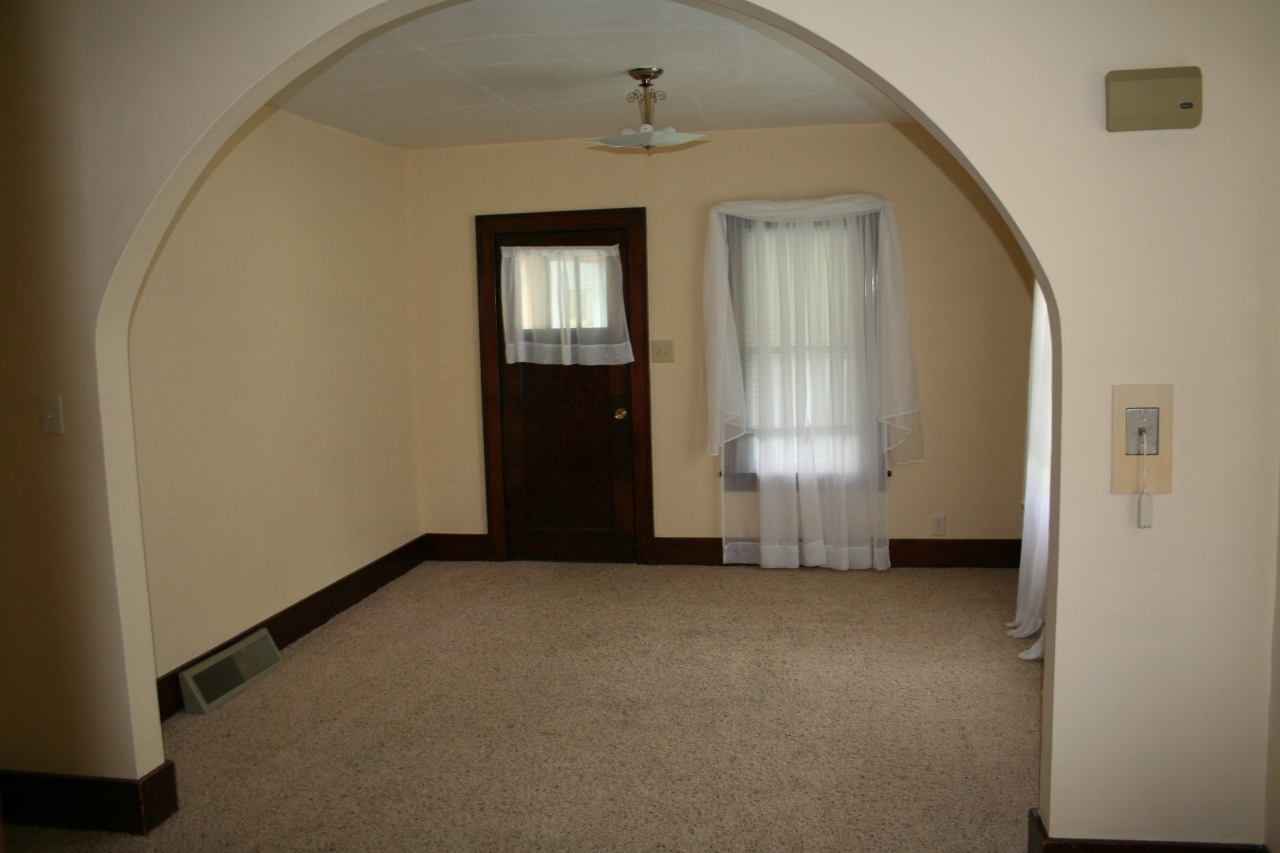 1024 E Hanson