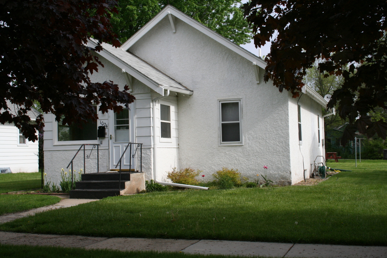 1024 E Hanson