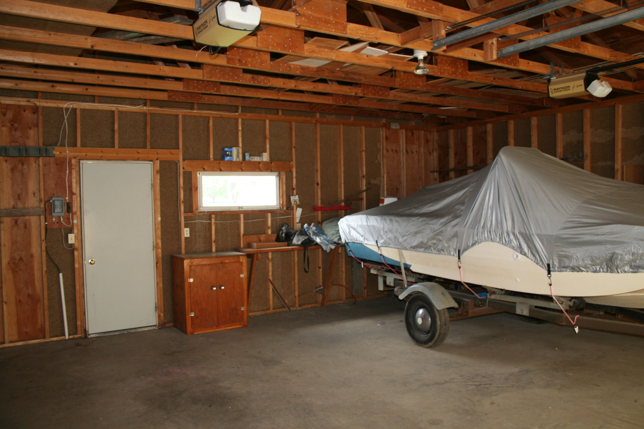 1024 E Hanson