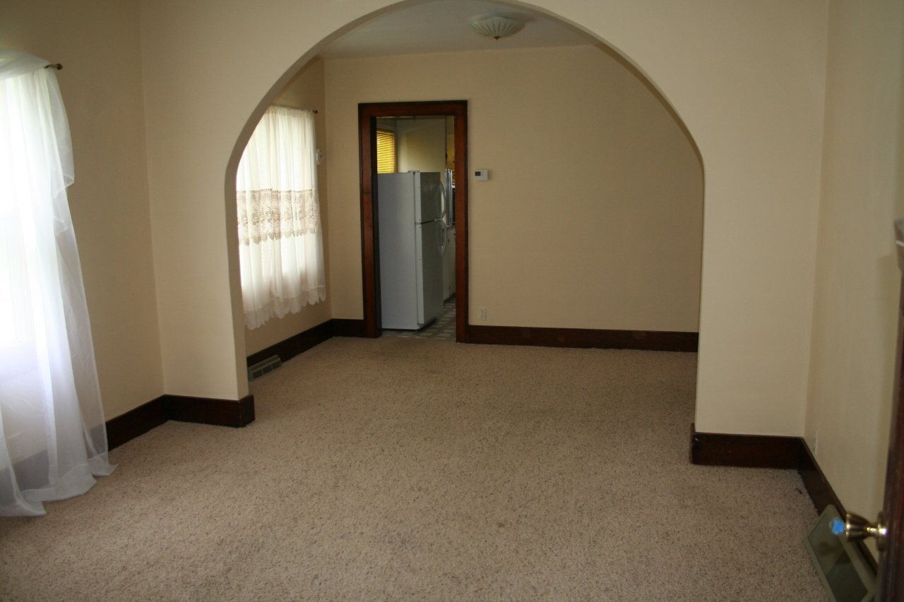 1024 E Hanson