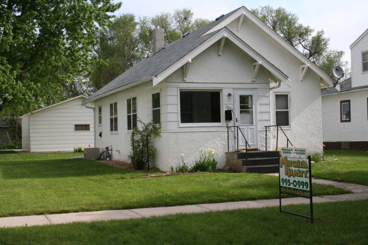 1024 E Hanson