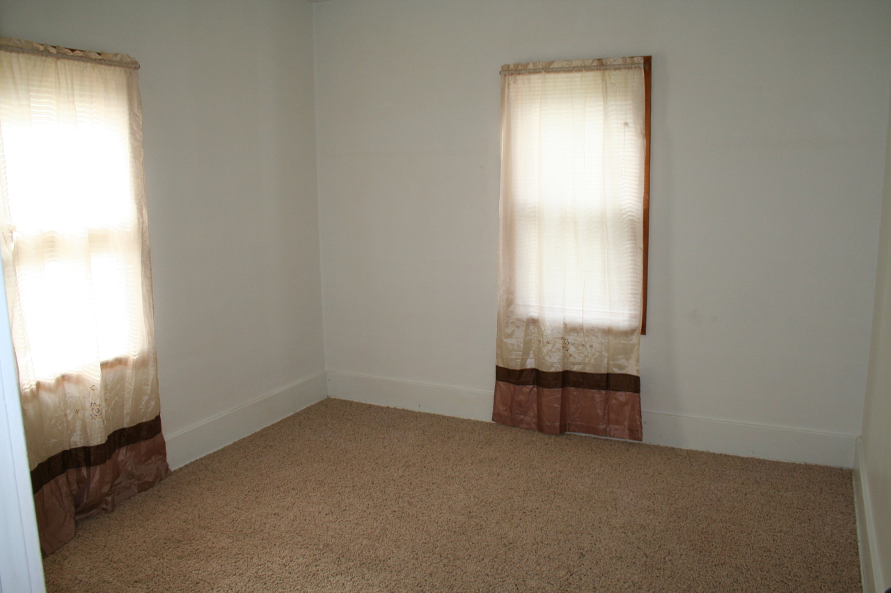 1024 E Hanson
