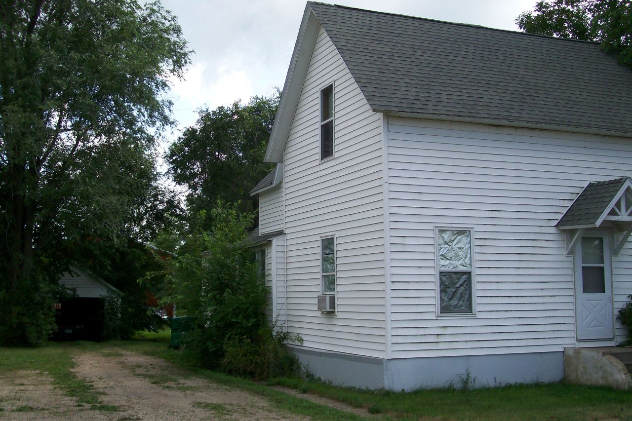 203 E 7th St