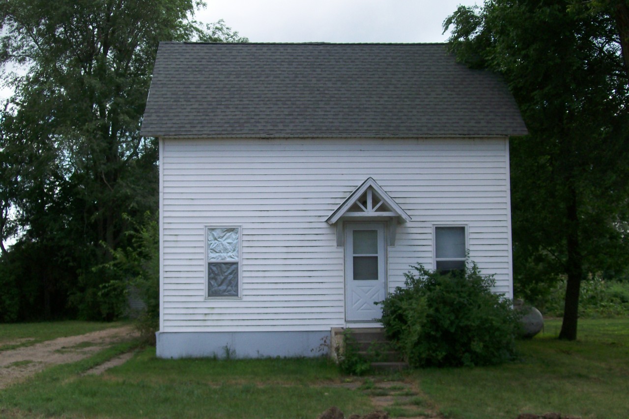 203 E 7th St
