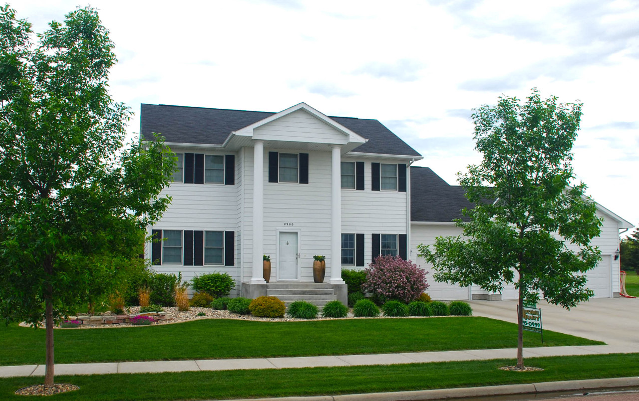 2900 Thunderbird Dr
