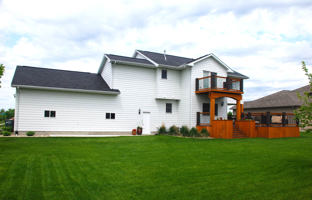 2900 Thunderbird Dr
