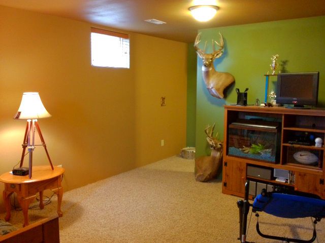 2700 Thunderbird Ave