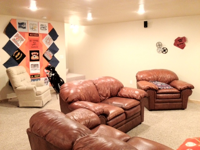 2700 Thunderbird Ave
