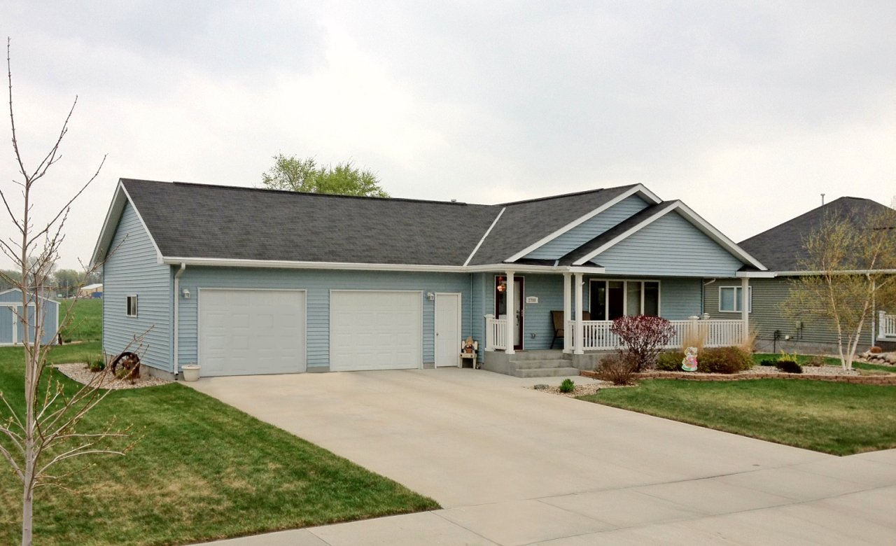 2700 Thunderbird Ave