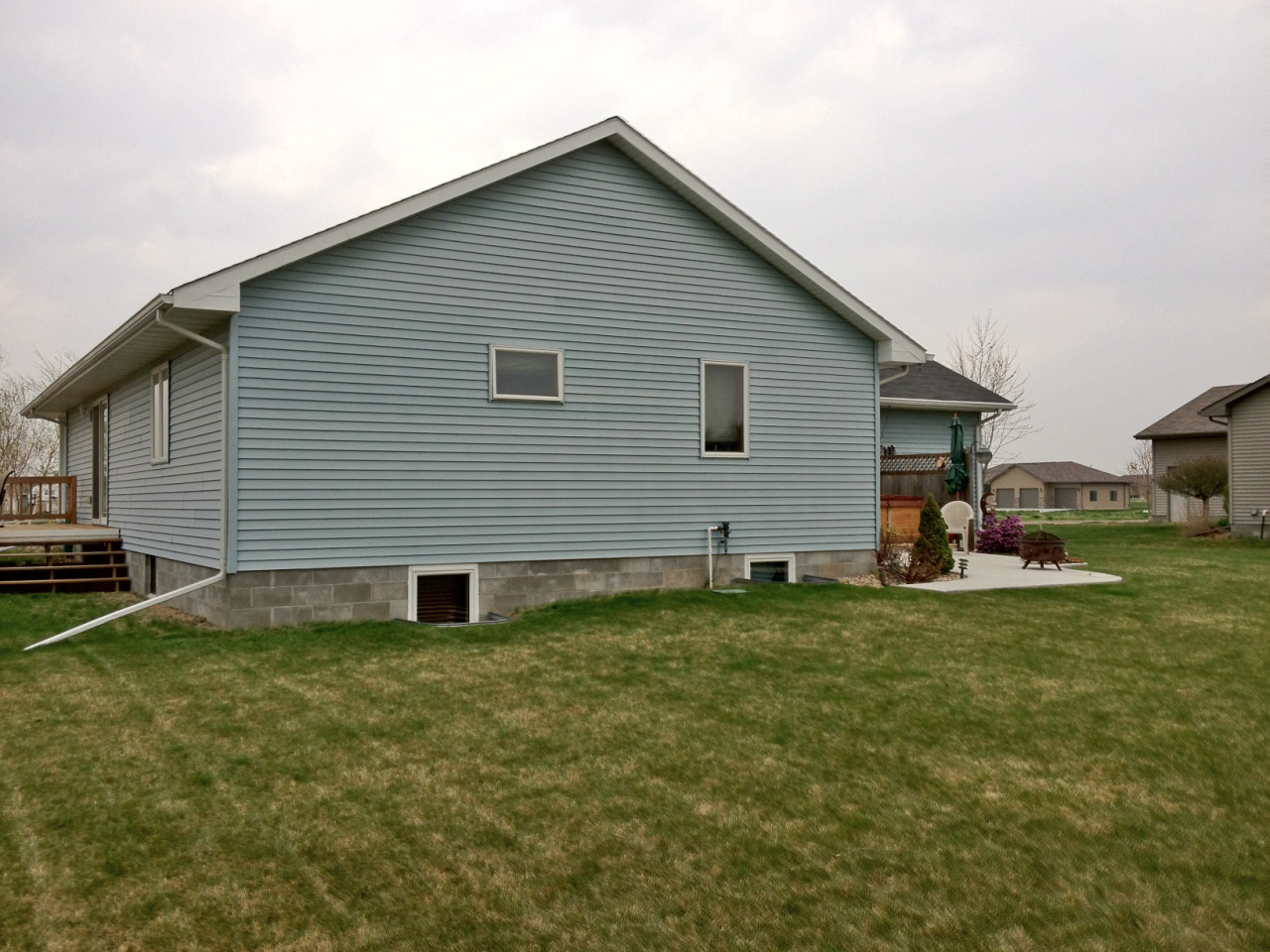 2700 Thunderbird Ave