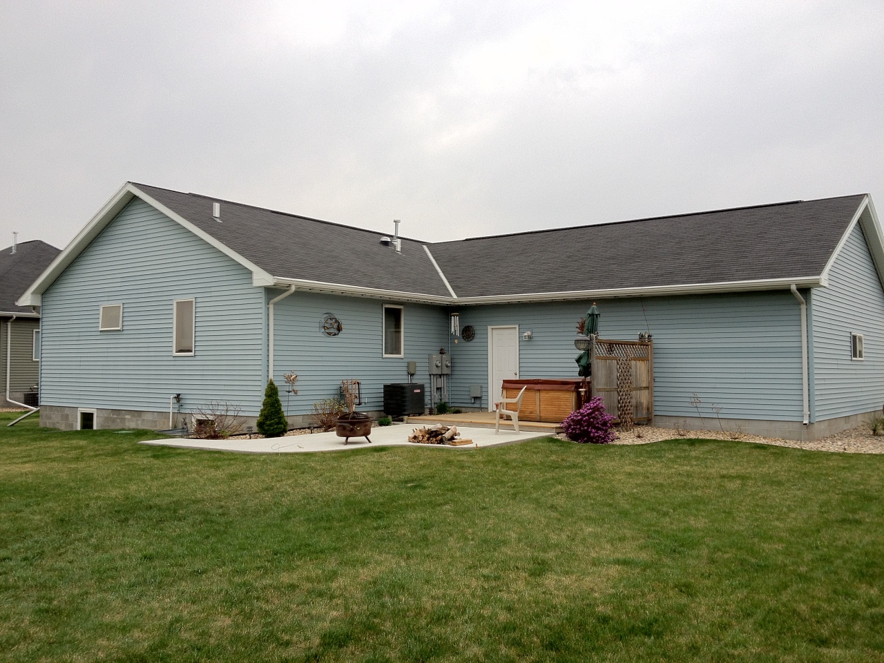 2700 Thunderbird Ave