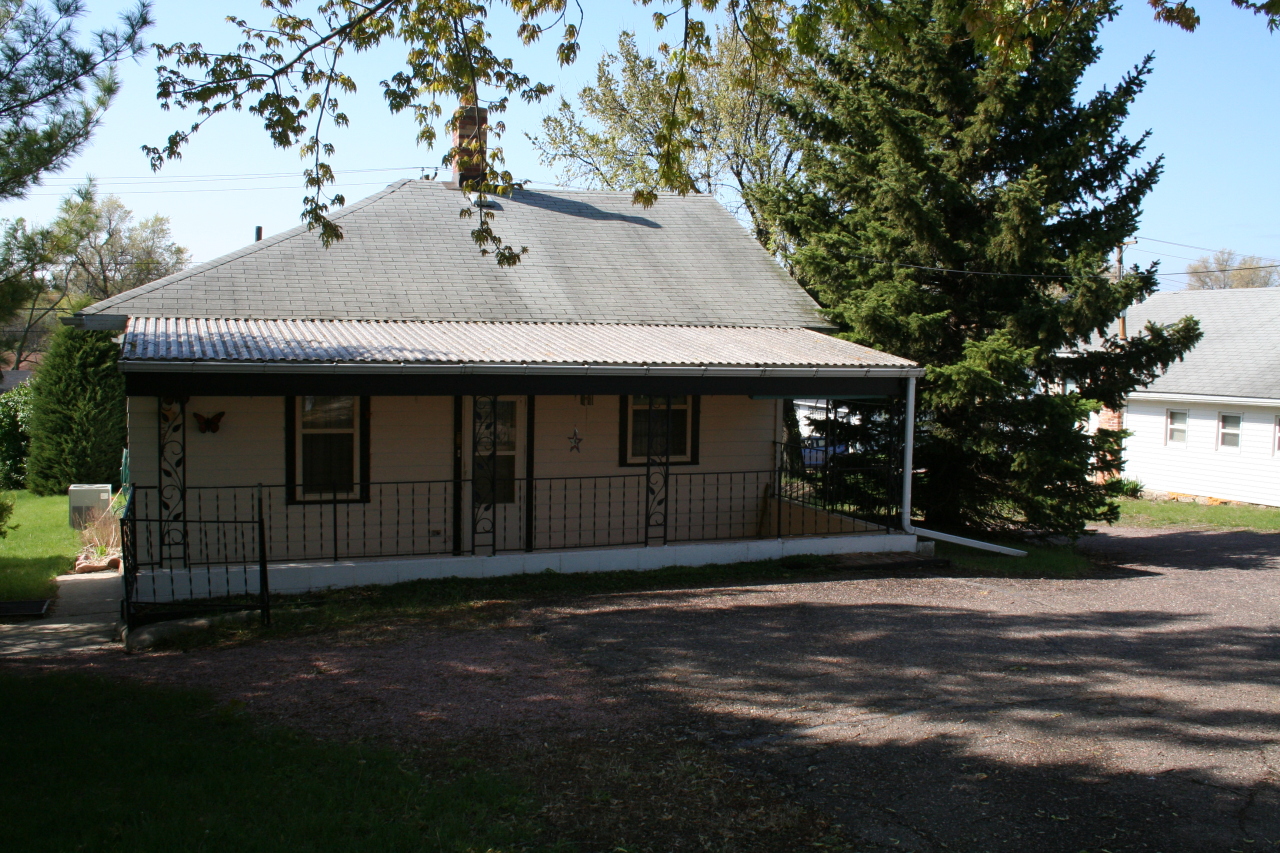 1224 W 4th Ave