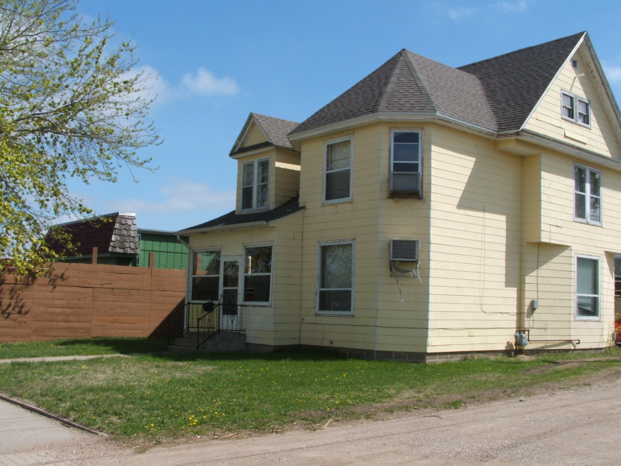409 W Cedar