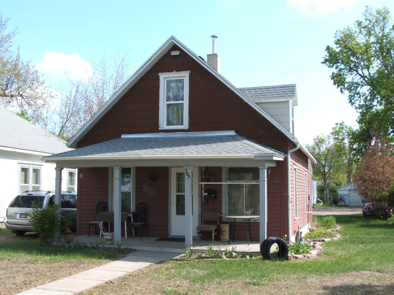 705 E 1st