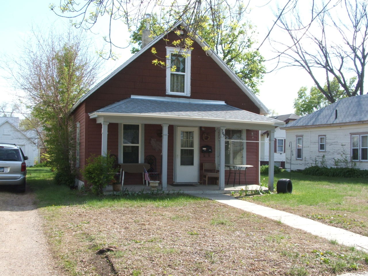 705 E 1st