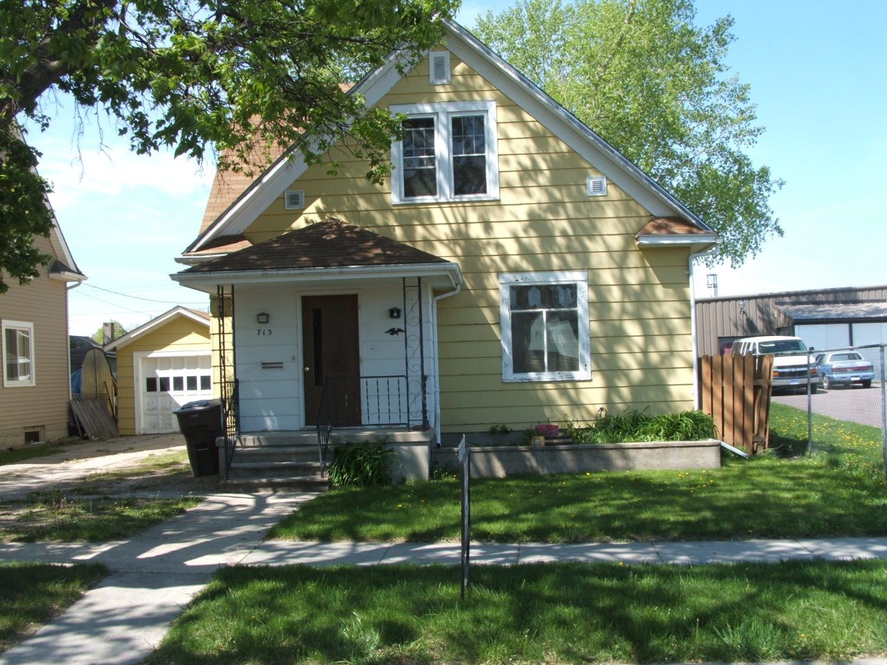 713 N Duff