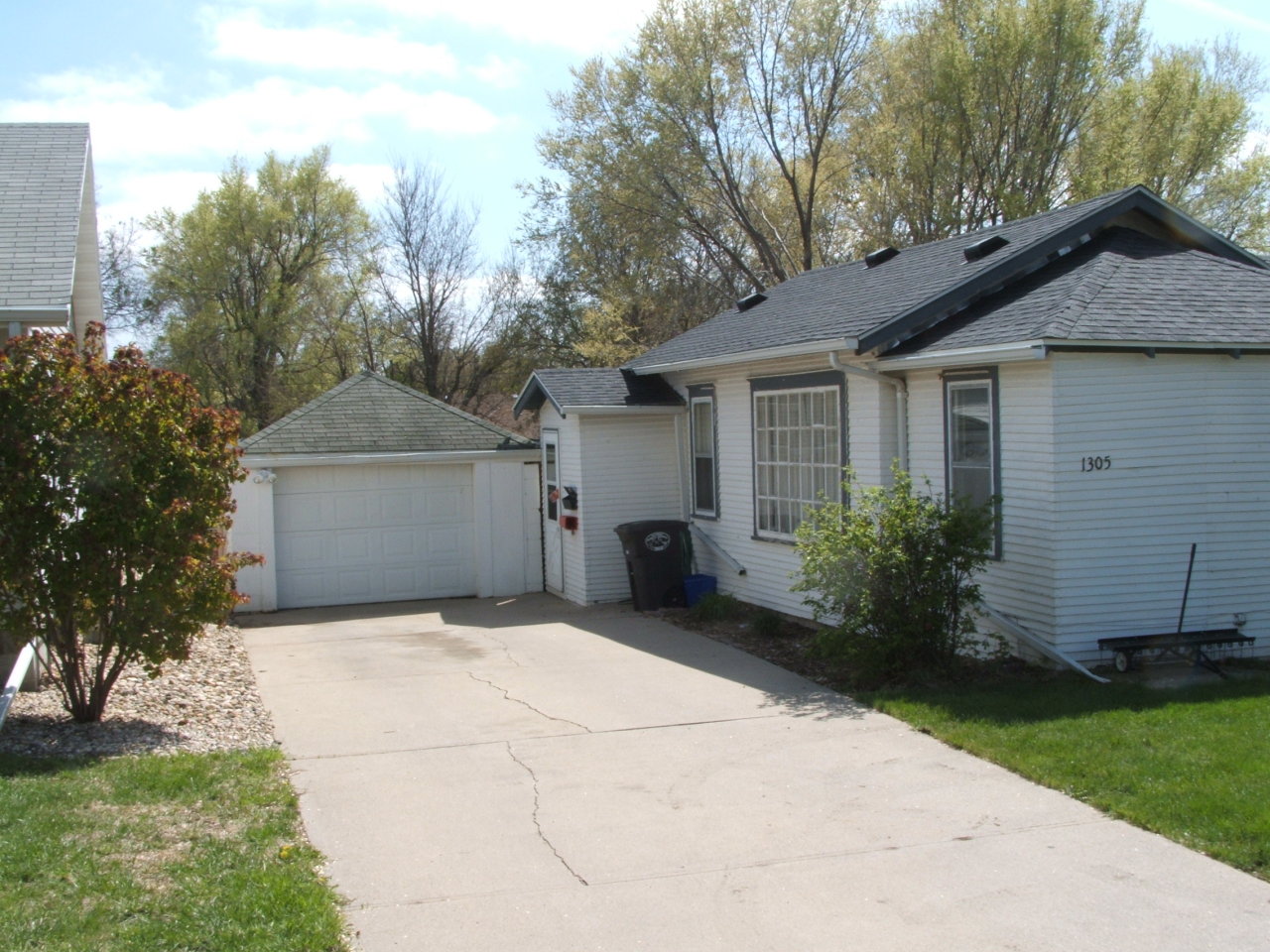 1305 W 4th