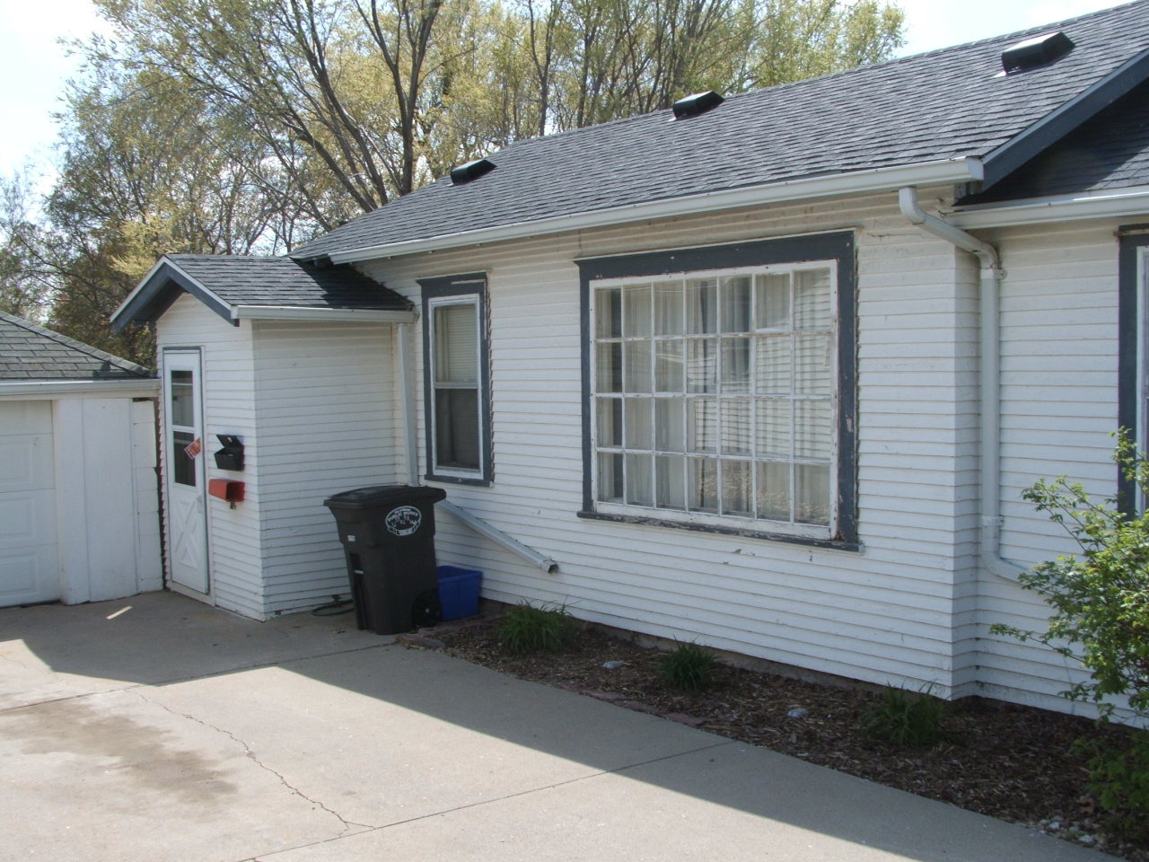 1305 W 4th