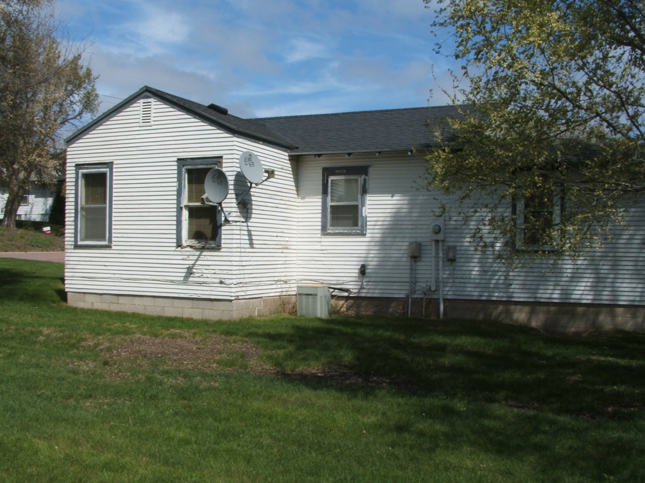 1305 W 4th