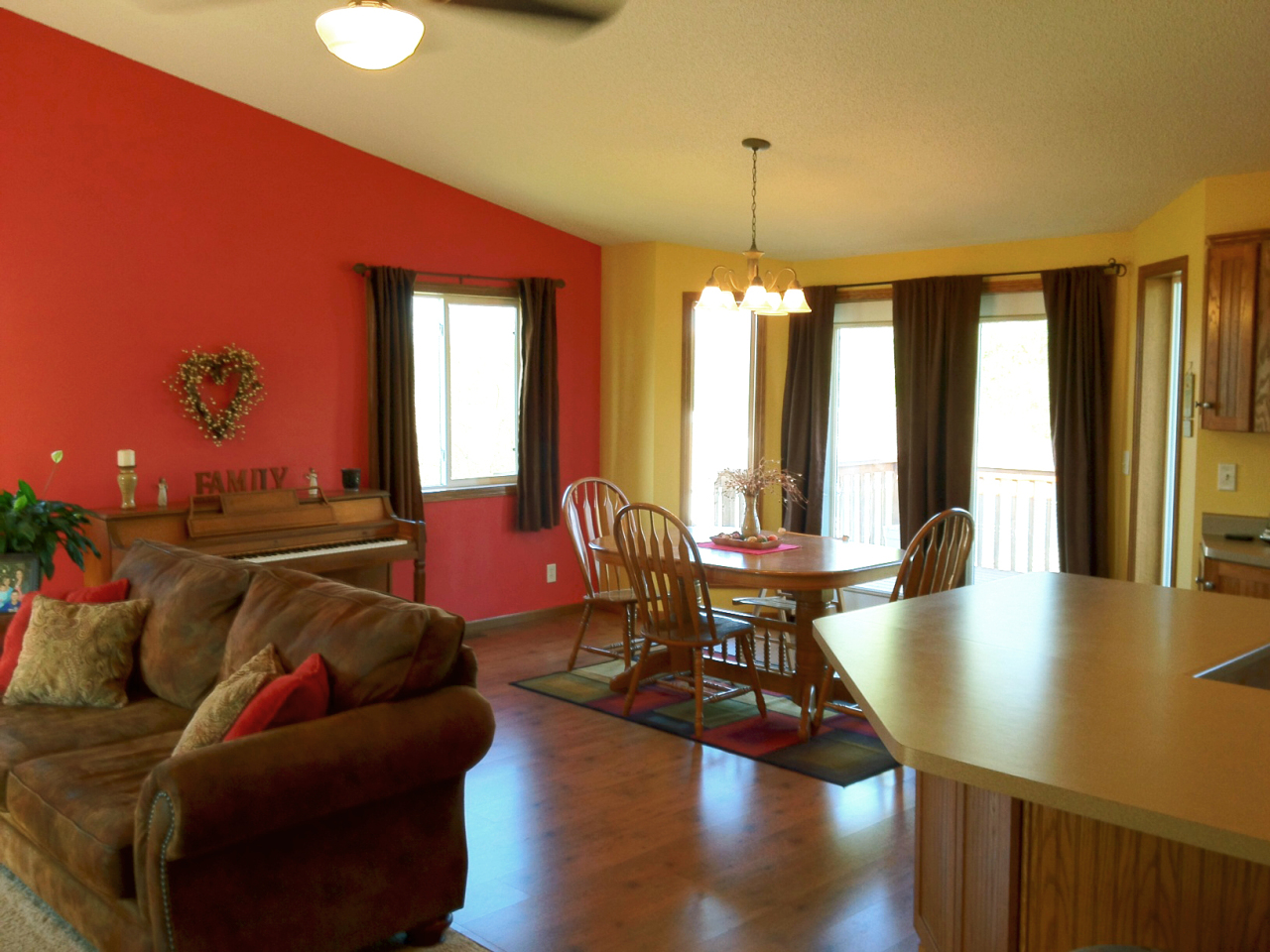 706 N Tibbetts
