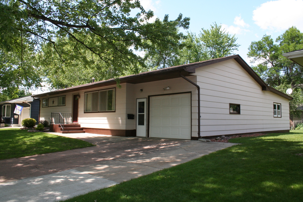 1614 E 5th