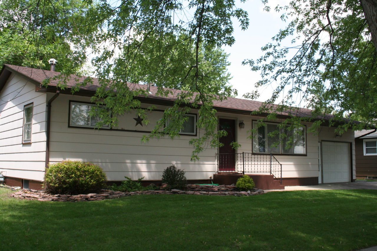 1614 E 5th