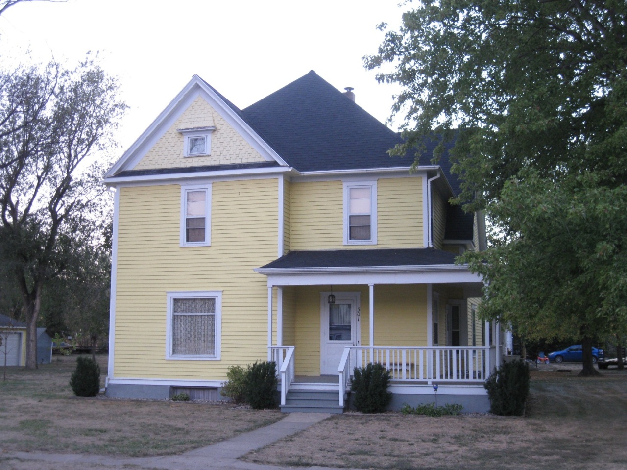301 W 2nd