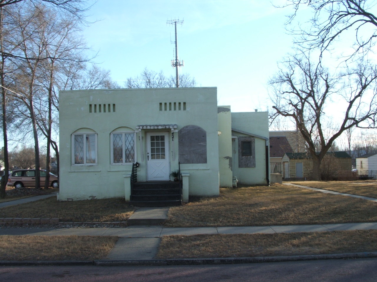421 E 9th