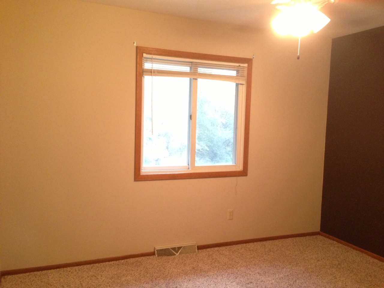 1113 W Hanson