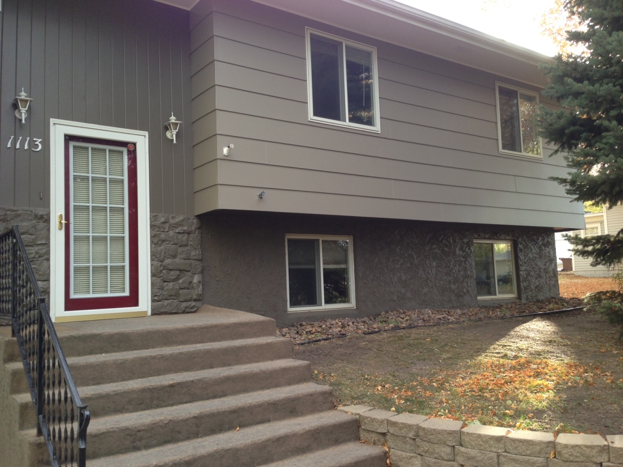 1113 W Hanson