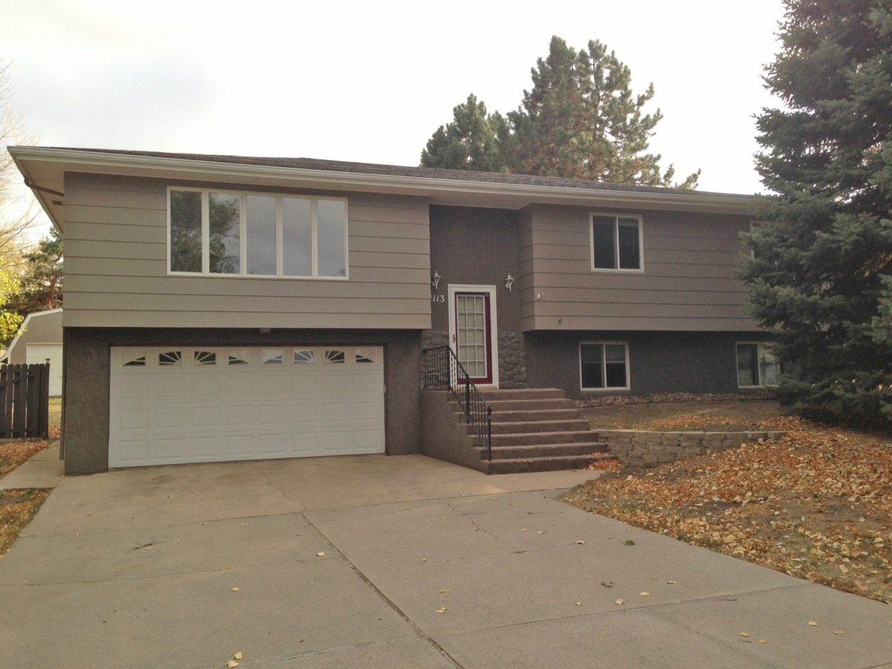 1113 W Hanson