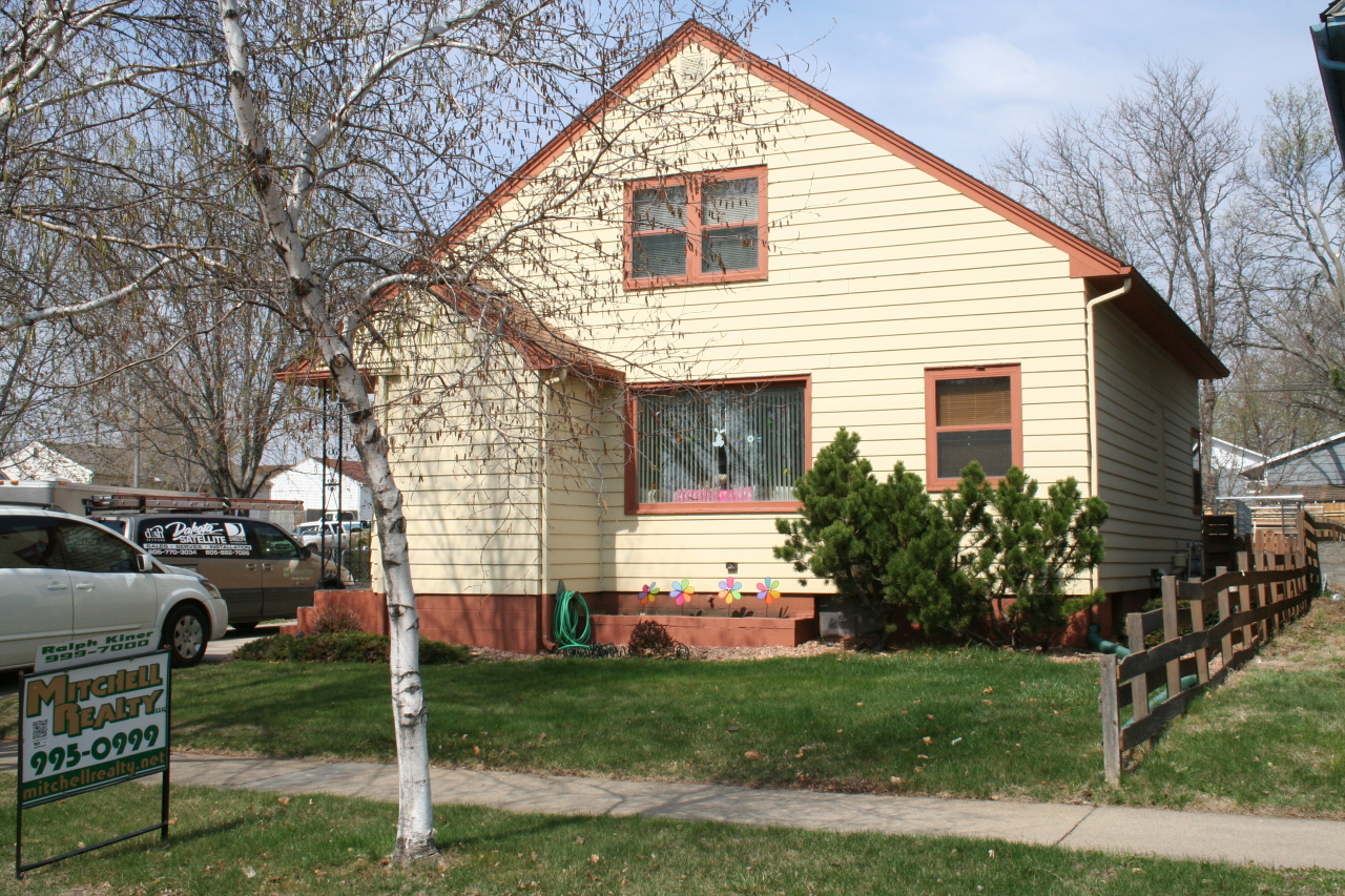 1016 W 4th St