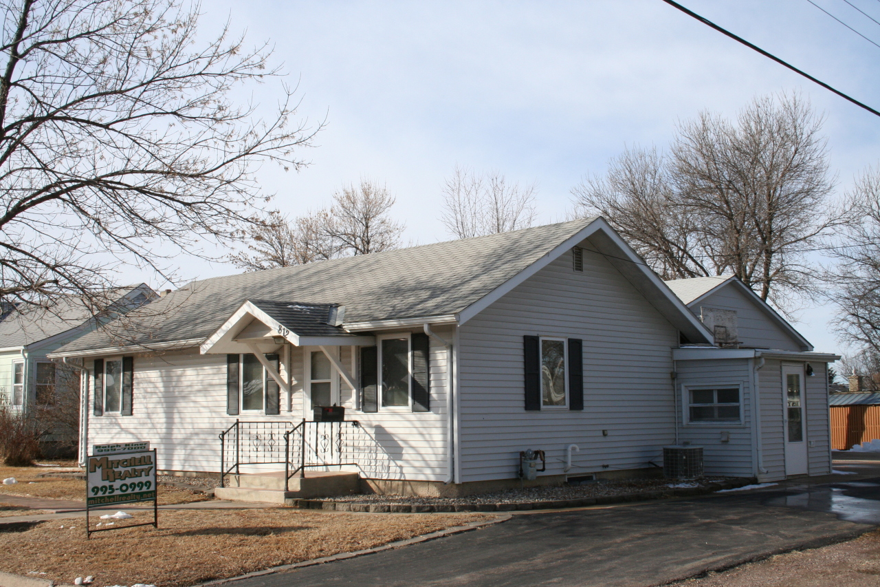 812 W Douglas
